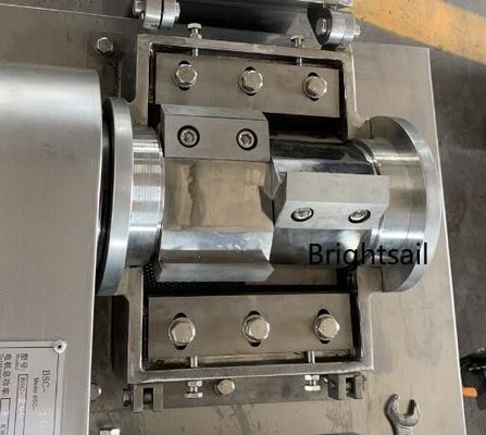 ظرفیت 50-1000 کیلوگرم / ساعت ماشین سنگزنی زردچوبه اندازه خروجی 0.5-20 میلی متر